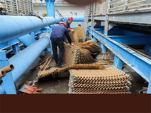 工業(yè)冷卻塔對(duì)空調(diào)制冷、空壓站及冷凝工藝等冷卻水循環(huán)系統(tǒng)尤為適宜(中溫型密閉式冷卻塔設(shè)計(jì))